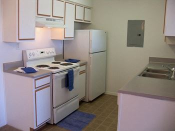 Plenty of kitchen counter space in Gardens at Pryor Creek Apartments
